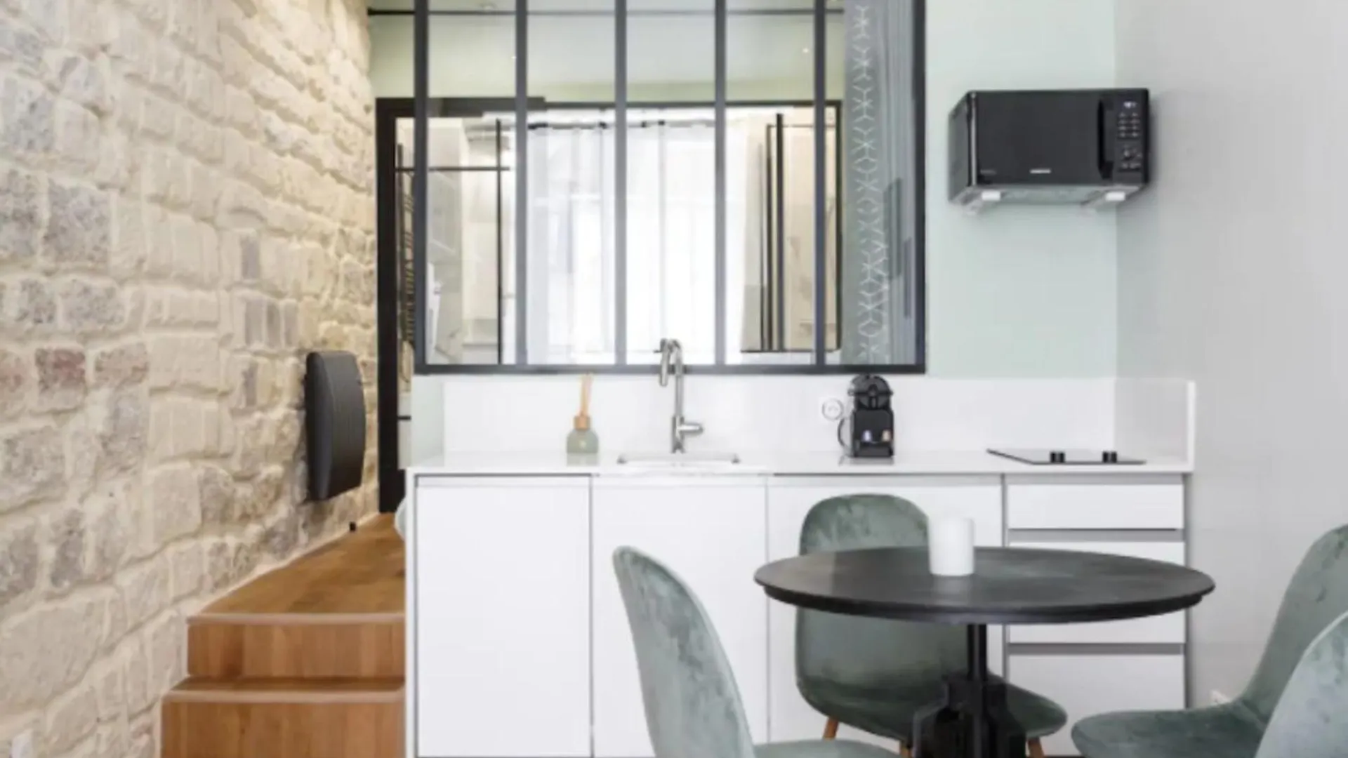 T2 With Wifi Near Montmartre *